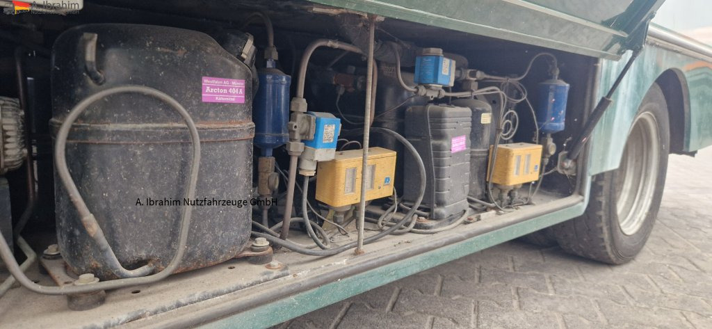 Mercedes-Benz 413 CDI Tiefkühlfächer, autom. Verkaufsklappe Rost ja, Basis ist ok - כלי רכב מסחרי לקירור: תמונה 3 Mercedes-Benz 413 CDI Tiefkühlfächer, autom. Verkaufsklappe Rost ja, Basis ist ok - כלי רכב מסחרי לקירור: תמונה 3