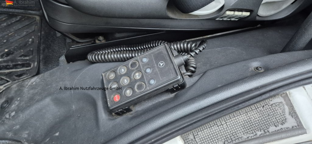 כלי רכב מסחרי עם תיבה Mercedes-Benz 818L LBW, Luftfederung: תמונה 7