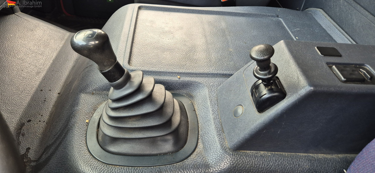 Mercedes-Benz 823 LBW | Radstand 4900 mm | 7.2 m Pritsche Klima | 3 Pedals - כלי רכב מסחרי עם וילונות צד: תמונה 3 Mercedes-Benz 823 LBW | Radstand 4900 mm | 7.2 m Pritsche Klima | 3 Pedals - כלי רכב מסחרי עם וילונות צד: תמונה 3