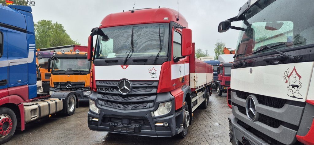 Mercedes-Benz DB 2545 HIAB 166 mit Zange. Lift-Lenkachse einsatzbereit - משאית צד נופל/ שטוחה, משאית מנוף: תמונה 1 Mercedes-Benz DB 2545 HIAB 166 mit Zange. Lift-Lenkachse einsatzbereit - משאית צד נופל/ שטוחה, משאית מנוף: תמונה 1