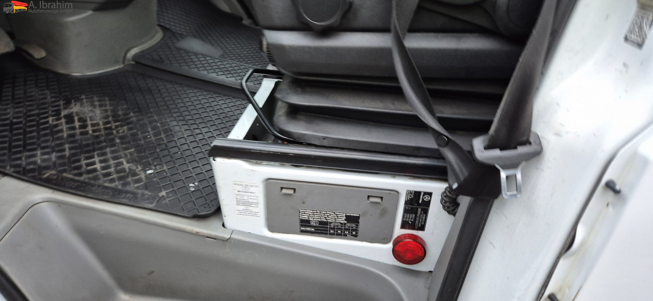 Mercedes-Benz Sprinter DB 319 CDI Automatik, Tempomat, ATM bei 290 tkm - משאית גרירה: תמונה 4 Mercedes-Benz Sprinter DB 319 CDI Automatik, Tempomat, ATM bei 290 tkm - משאית גרירה: תמונה 4