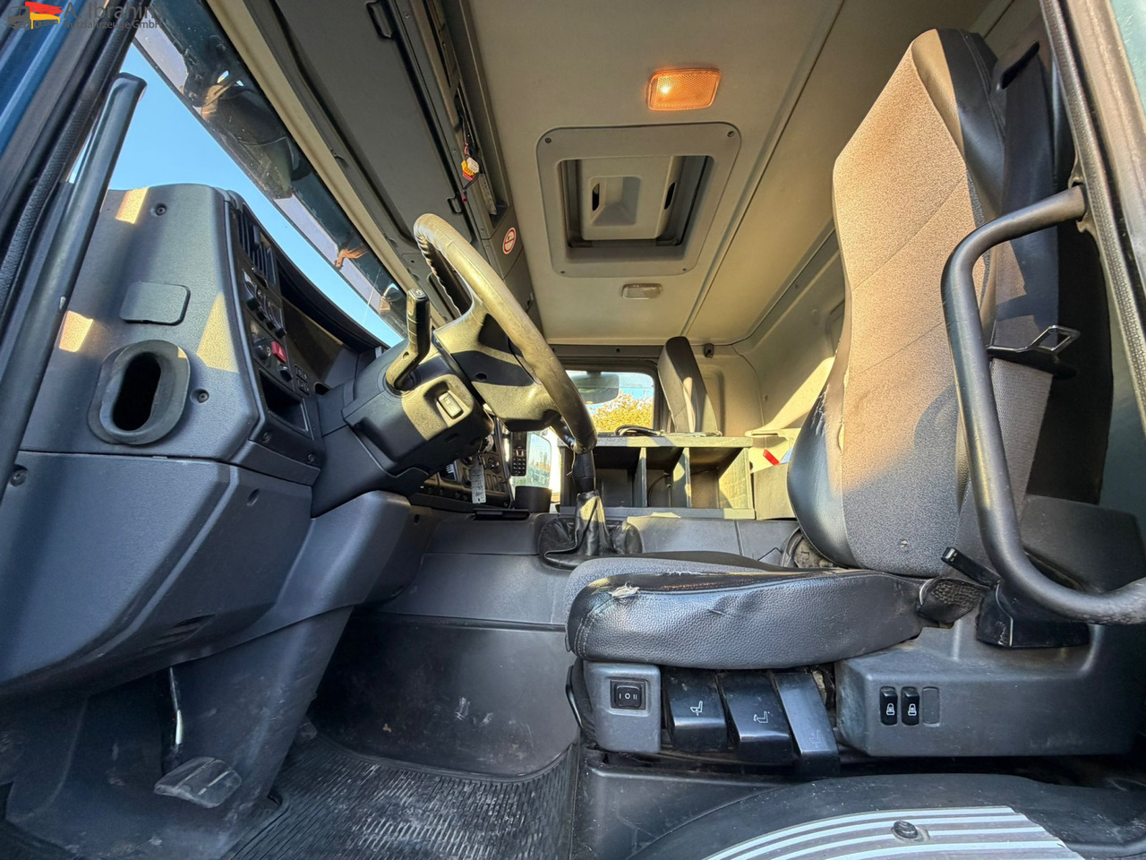 Scania B4X2 Edelstahlkipper für Tierkörperbeseitigung Kran MKG - משאית אשפה: תמונה 2 Scania B4X2 Edelstahlkipper für Tierkörperbeseitigung Kran MKG - משאית אשפה: תמונה 2