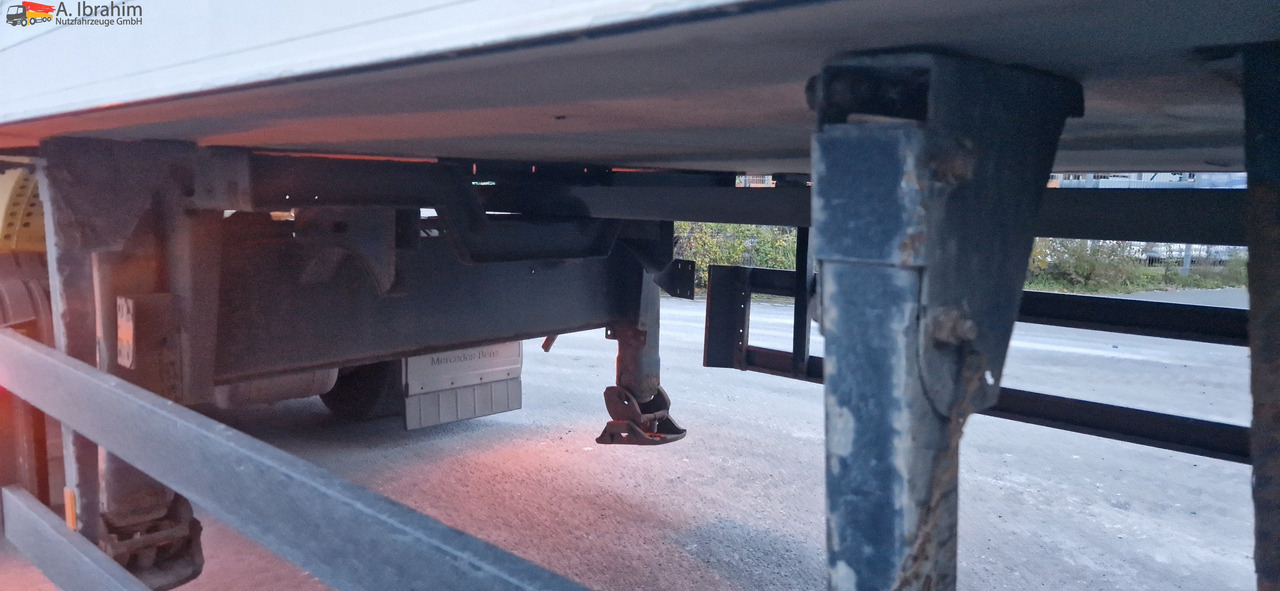 Schmitz SKO 24 Citysattel, 3. Achse zwangsgelenkt Frigoblock - סמיטריילר: תמונה 2 Schmitz SKO 24 Citysattel, 3. Achse zwangsgelenkt Frigoblock - סמיטריילר: תמונה 2