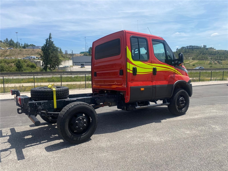 Iveco 70-S180 4X4 - משאית עם שלדת תא: תמונה 4 Iveco 70-S180 4X4 - משאית עם שלדת תא: תמונה 4
