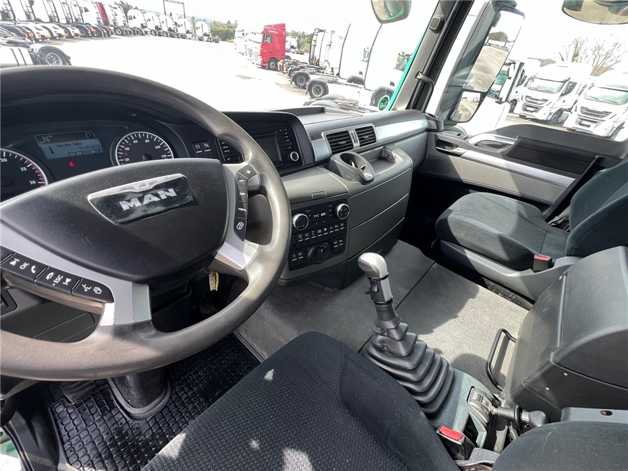Interior photo 2: יחידת טרקטור MAN TGX 18.480/RETARDER/Hidralik