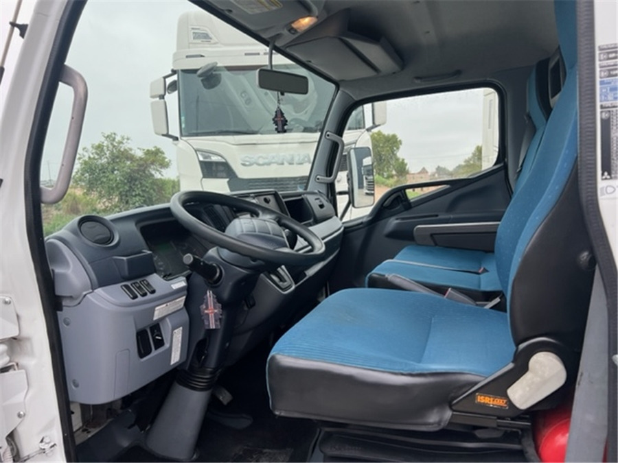 Mitsubishi 7C18 - משאית איזותרמית: תמונה 5 Mitsubishi 7C18 - משאית איזותרמית: תמונה 5
