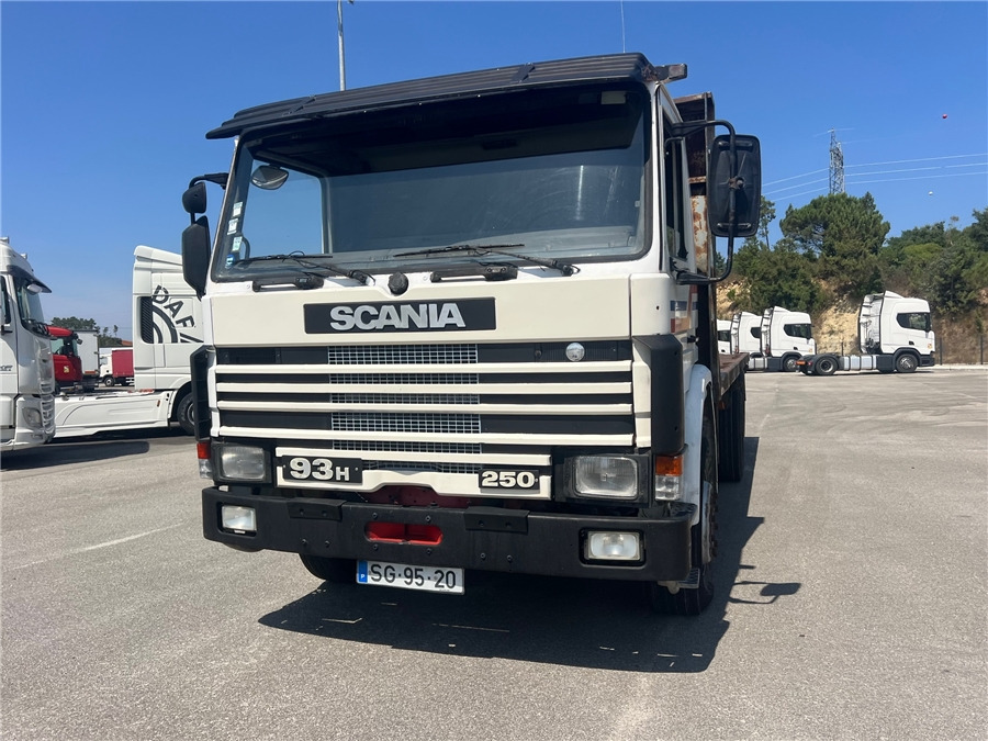 Scania 93h - משאית צד נופל/ שטוחה: תמונה 2 Scania 93h - משאית צד נופל/ שטוחה: תמונה 2