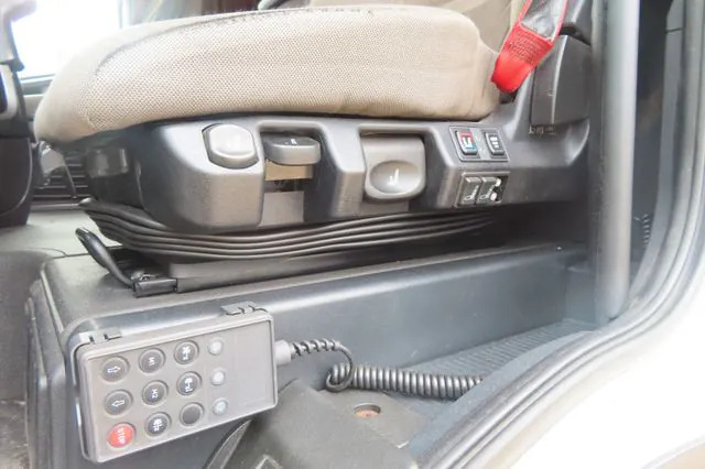 IVECO AS260S42 Y/FP - משאית עם שלדת תא: תמונה 4 IVECO AS260S42 Y/FP - משאית עם שלדת תא: תמונה 4