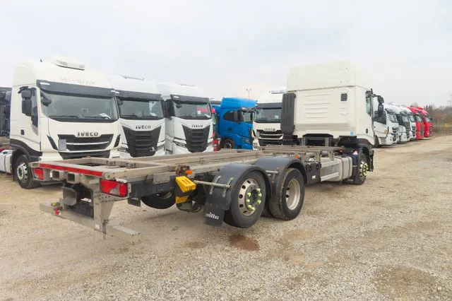 IVECO AS260S42 Y/FP - משאית עם שלדת תא: תמונה 2 IVECO AS260S42 Y/FP - משאית עם שלדת תא: תמונה 2
