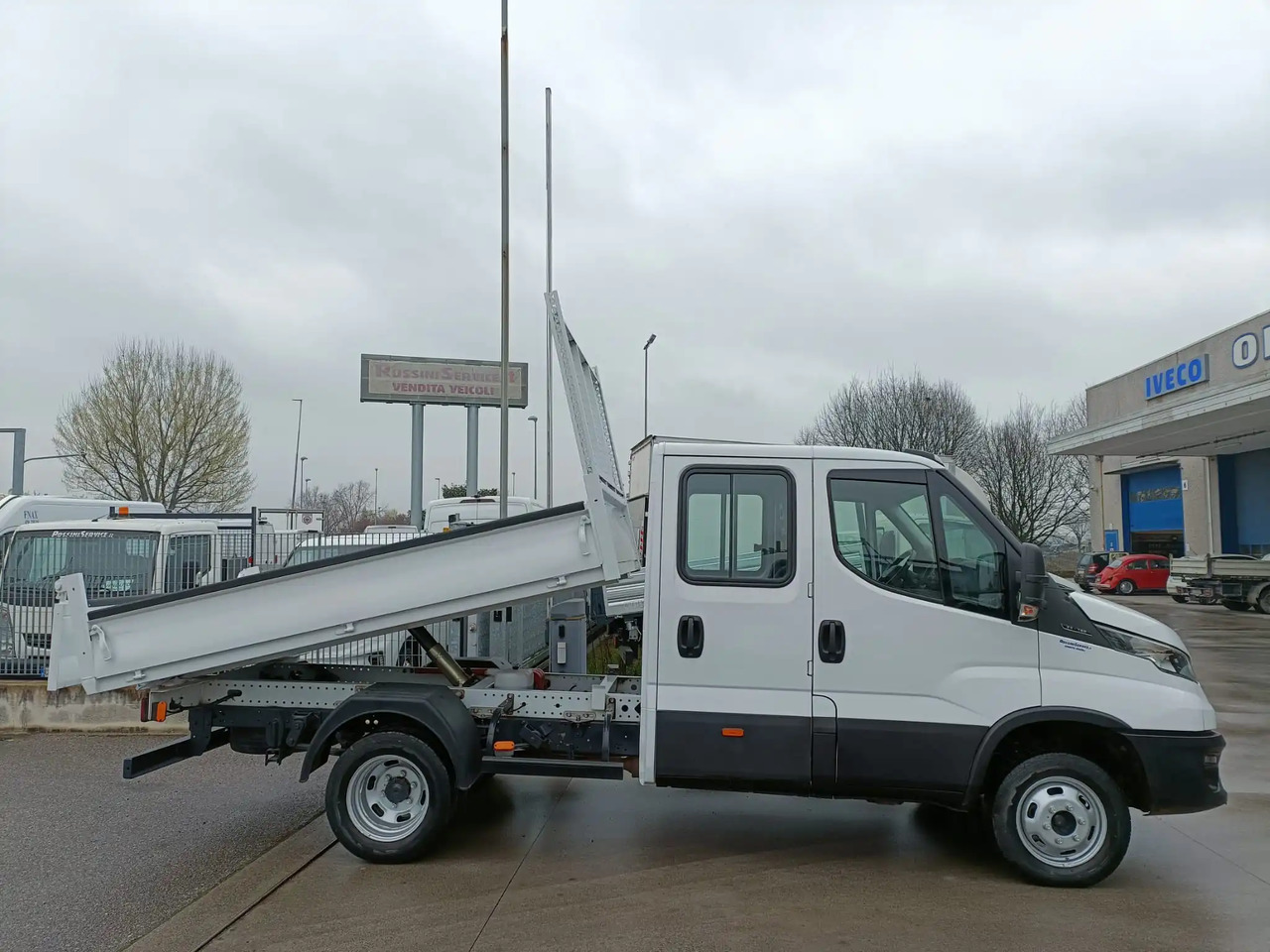 IVECO DAILY 35C14 DOPPIA CABINA RIBALTABILE 2.3 - כלי רכב מסחרי מזהיר: תמונה 3 IVECO DAILY 35C14 DOPPIA CABINA RIBALTABILE 2.3 - כלי רכב מסחרי מזהיר: תמונה 3
