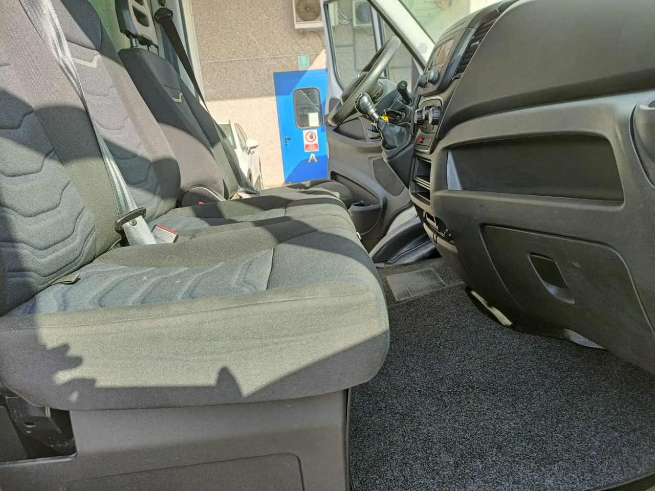 IVECO DAILY 35C14 - כלי רכב מסחרי: תמונה 2 IVECO DAILY 35C14 - כלי רכב מסחרי: תמונה 2