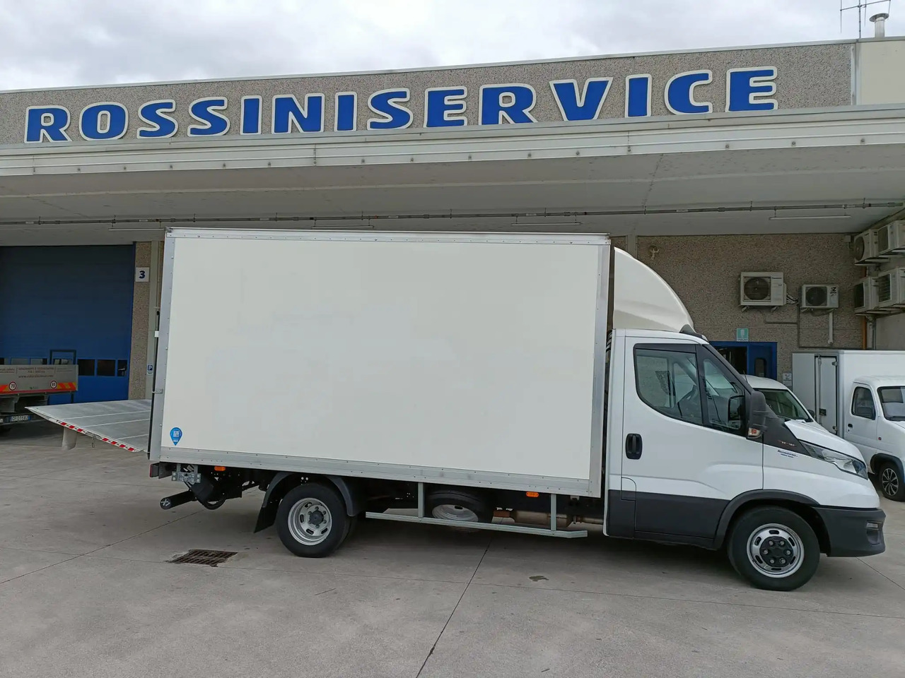 IVECO DAILY 35C16 - כלי רכב מסחרי עם תיבה: תמונה 4 IVECO DAILY 35C16 - כלי רכב מסחרי עם תיבה: תמונה 4