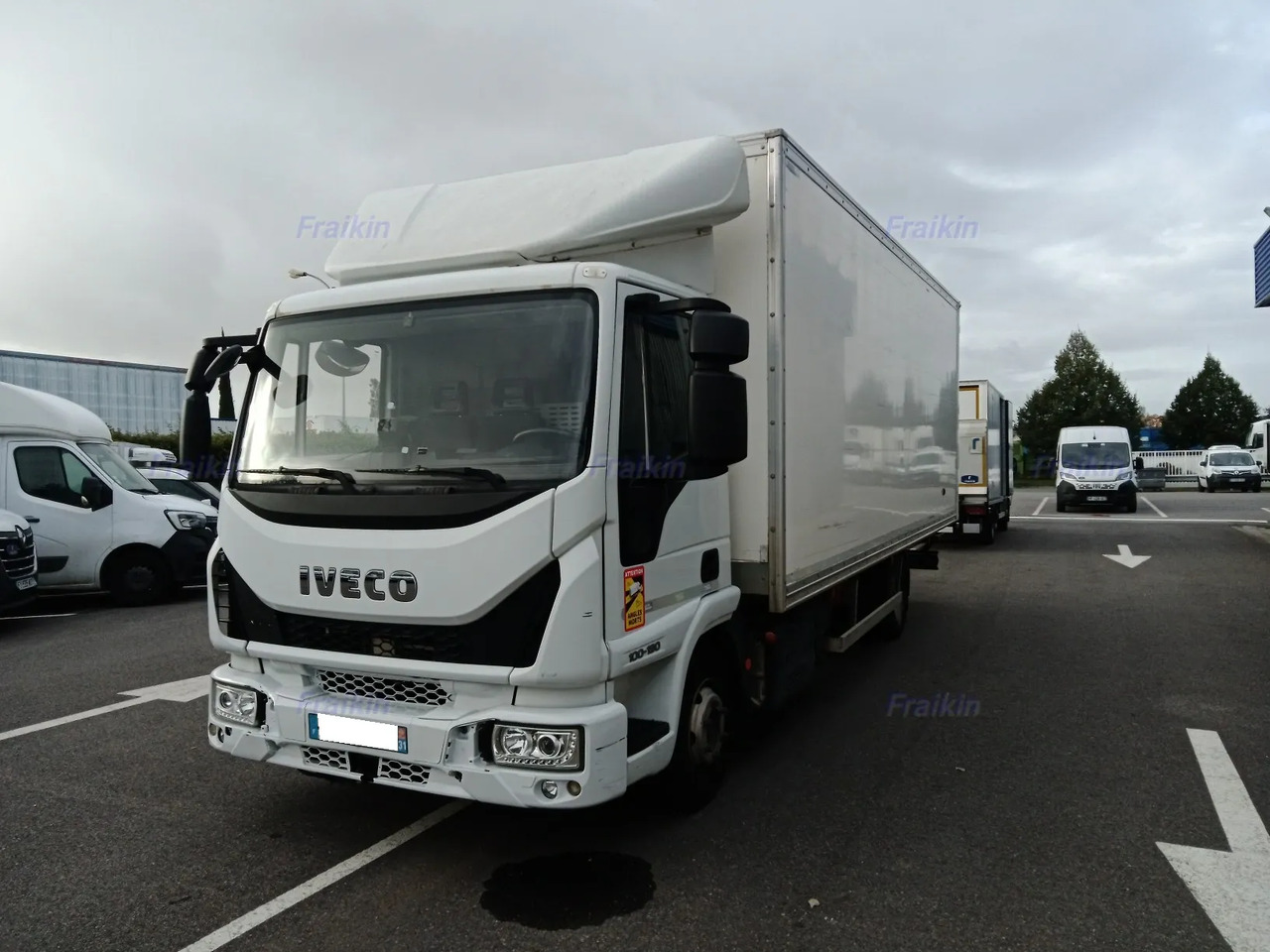 IVECO EUROCARGO 100E19P - משאית תיבה: תמונה 2 IVECO EUROCARGO 100E19P - משאית תיבה: תמונה 2