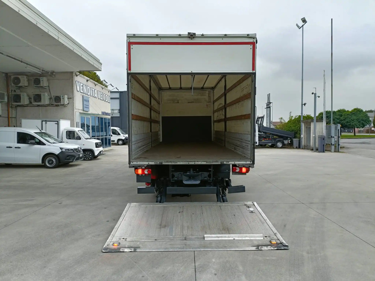 IVECO EUROCARGO 120E25P - משאית וילונות צד: תמונה 5 IVECO EUROCARGO 120E25P - משאית וילונות צד: תמונה 5
