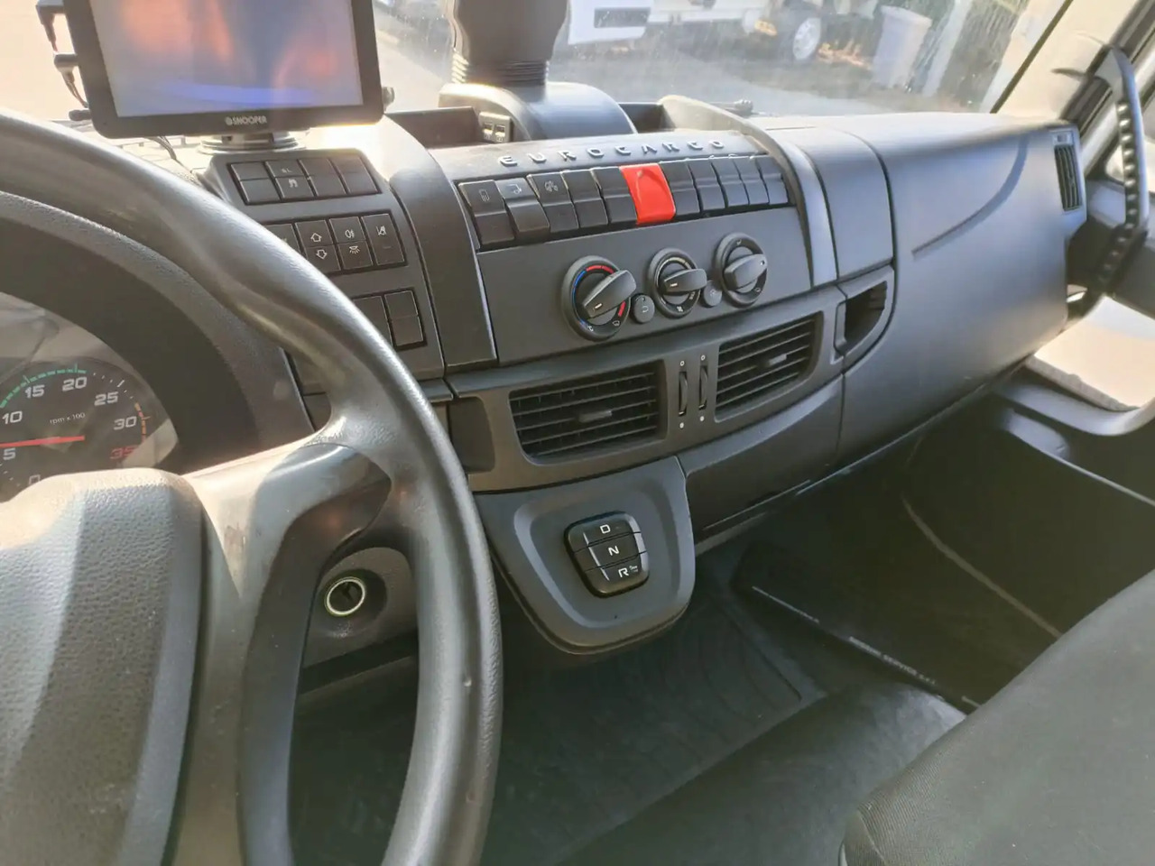 משאית וילונות צד IVECO EUROCARGO 140E28P: תמונה 12