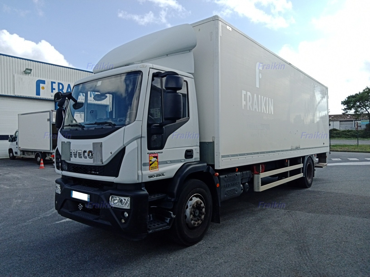 IVECO EUROCARGO 180/190EL25P - משאית תיבה: תמונה 1 IVECO EUROCARGO 180/190EL25P - משאית תיבה: תמונה 1