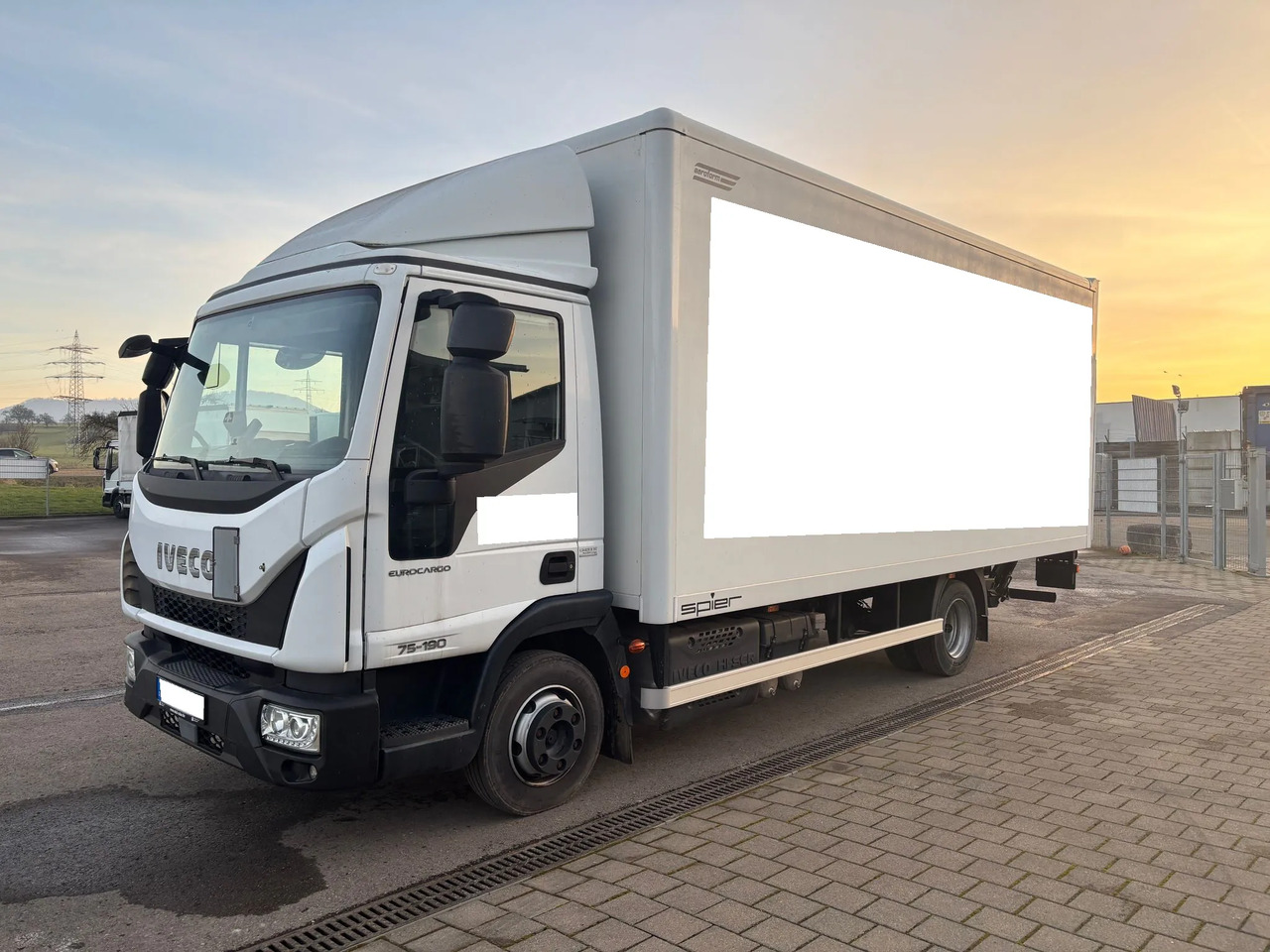 IVECO EUROCARGO 75E19P - משאית תיבה: תמונה 1 IVECO EUROCARGO 75E19P - משאית תיבה: תמונה 1