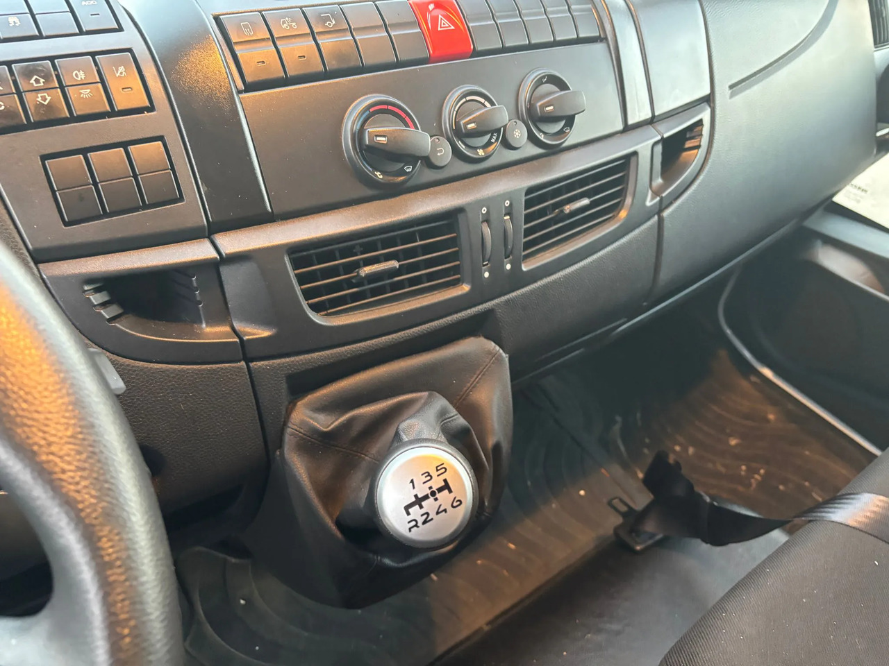 IVECO EUROCARGO 75E19P - משאית תיבה: תמונה 4 IVECO EUROCARGO 75E19P - משאית תיבה: תמונה 4