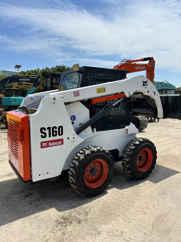 Bobcat S160 - מעמיס היגוי החלקה: תמונה 2 Bobcat S160 - מעמיס היגוי החלקה: תמונה 2