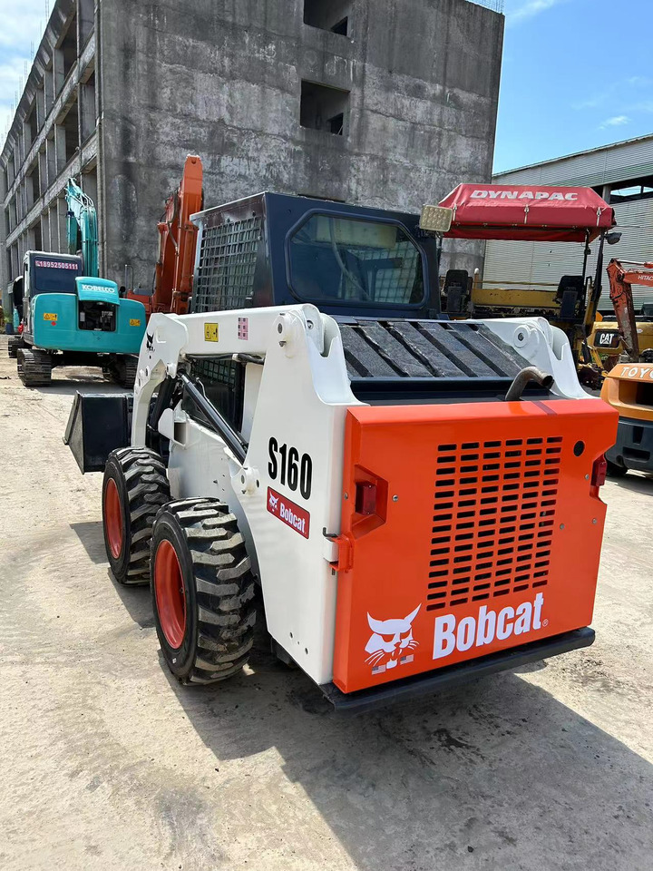 Bobcat S160 - מעמיס היגוי החלקה: תמונה 3 Bobcat S160 - מעמיס היגוי החלקה: תמונה 3