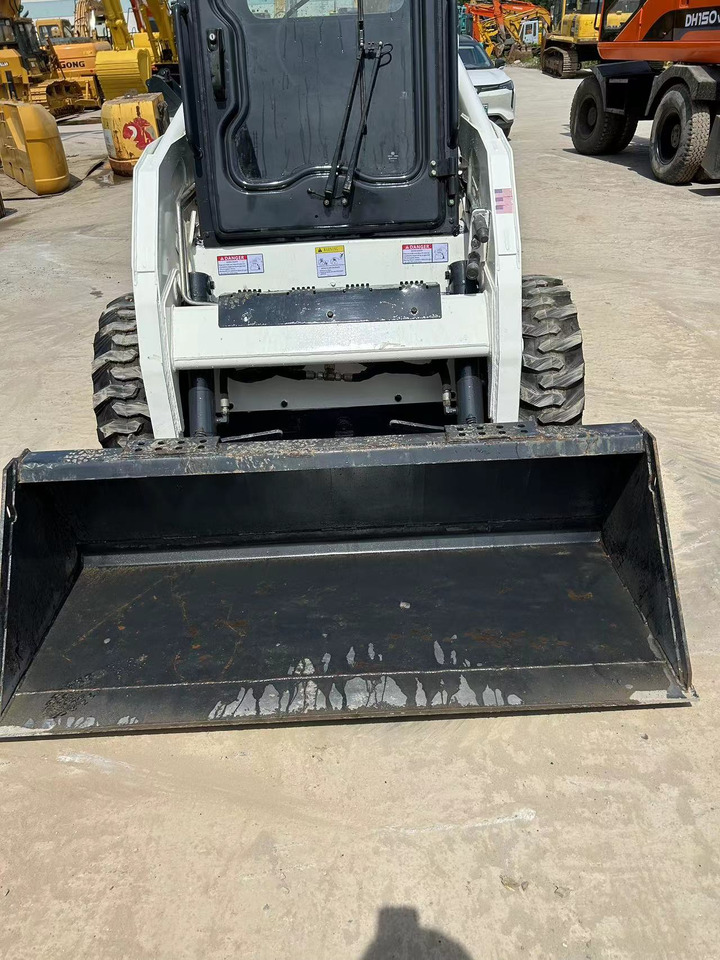 Bobcat S160 - מעמיס היגוי החלקה: תמונה 1 Bobcat S160 - מעמיס היגוי החלקה: תמונה 1