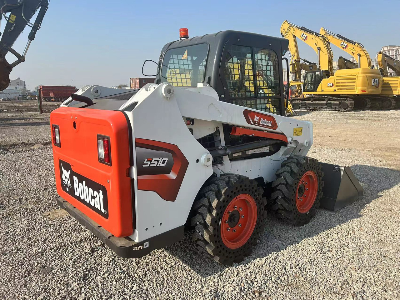 Bobcat S510 - מעמיס היגוי החלקה: תמונה 1 Bobcat S510 - מעמיס היגוי החלקה: תמונה 1