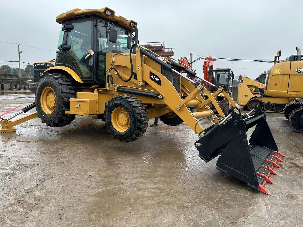 Caterpillar 420F - מחפרון: תמונה 1 Caterpillar 420F - מחפרון: תמונה 1