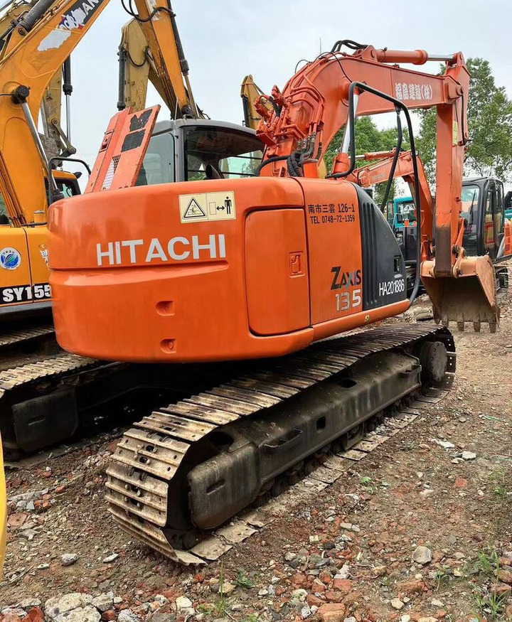 מחפר סורק Hitachi ZX135: תמונה 6
