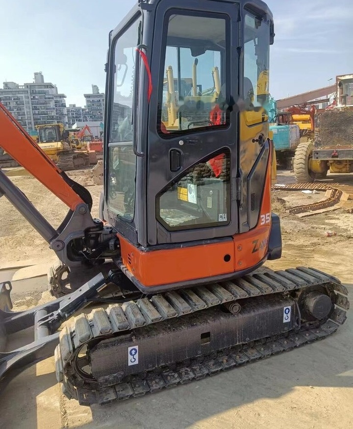 Hitachi ZX35-5A - מיני מחפר: תמונה 1 Hitachi ZX35-5A - מיני מחפר: תמונה 1