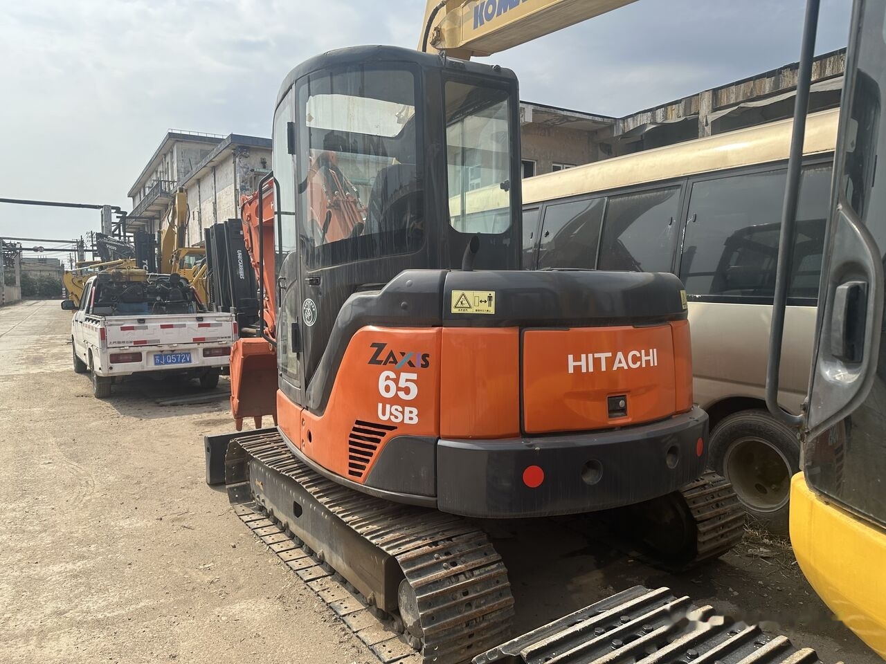 Hitachi ZX65 - מיני מחפר: תמונה 1 Hitachi ZX65 - מיני מחפר: תמונה 1