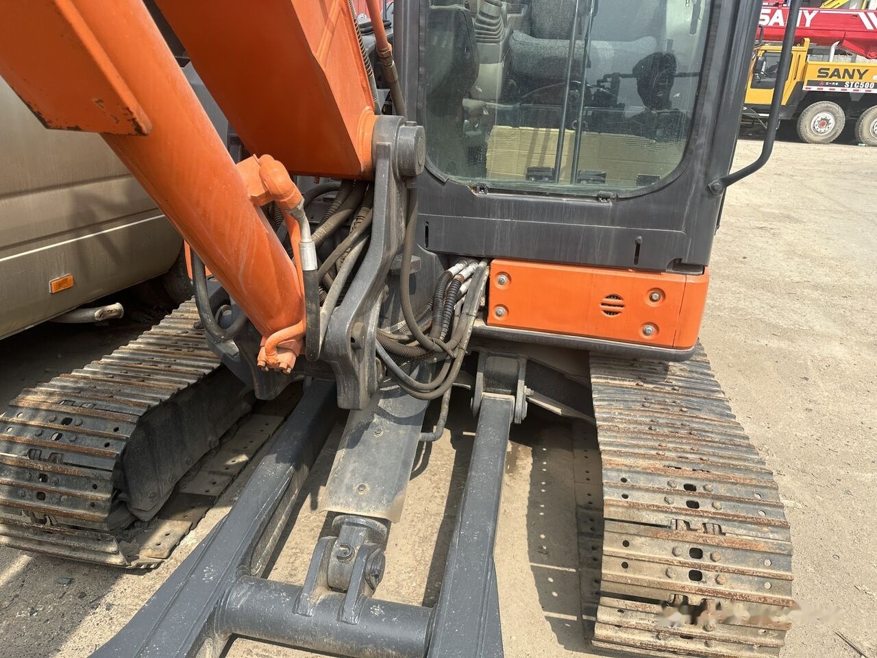 Hitachi ZX65 - מיני מחפר: תמונה 2 Hitachi ZX65 - מיני מחפר: תמונה 2