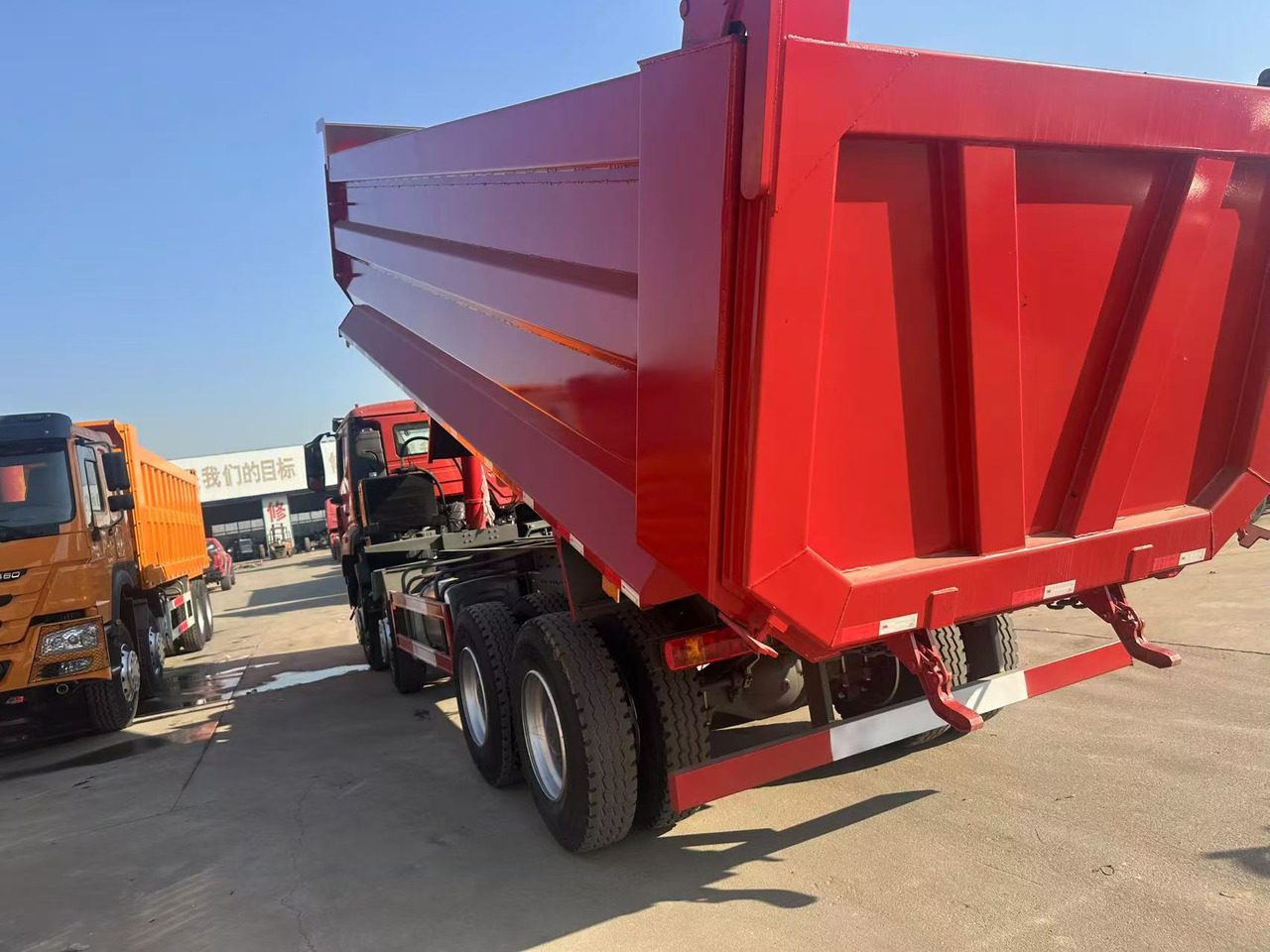 Howo HAOHAN DUMP TRUCK 8X4 - מזהיר: תמונה 4 Howo HAOHAN DUMP TRUCK 8X4 - מזהיר: תמונה 4