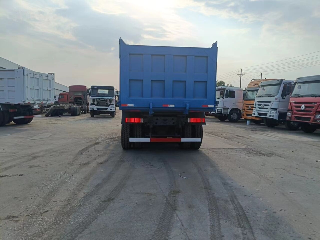 Howo New - מזהיר: תמונה 2 Howo New - מזהיר: תמונה 2