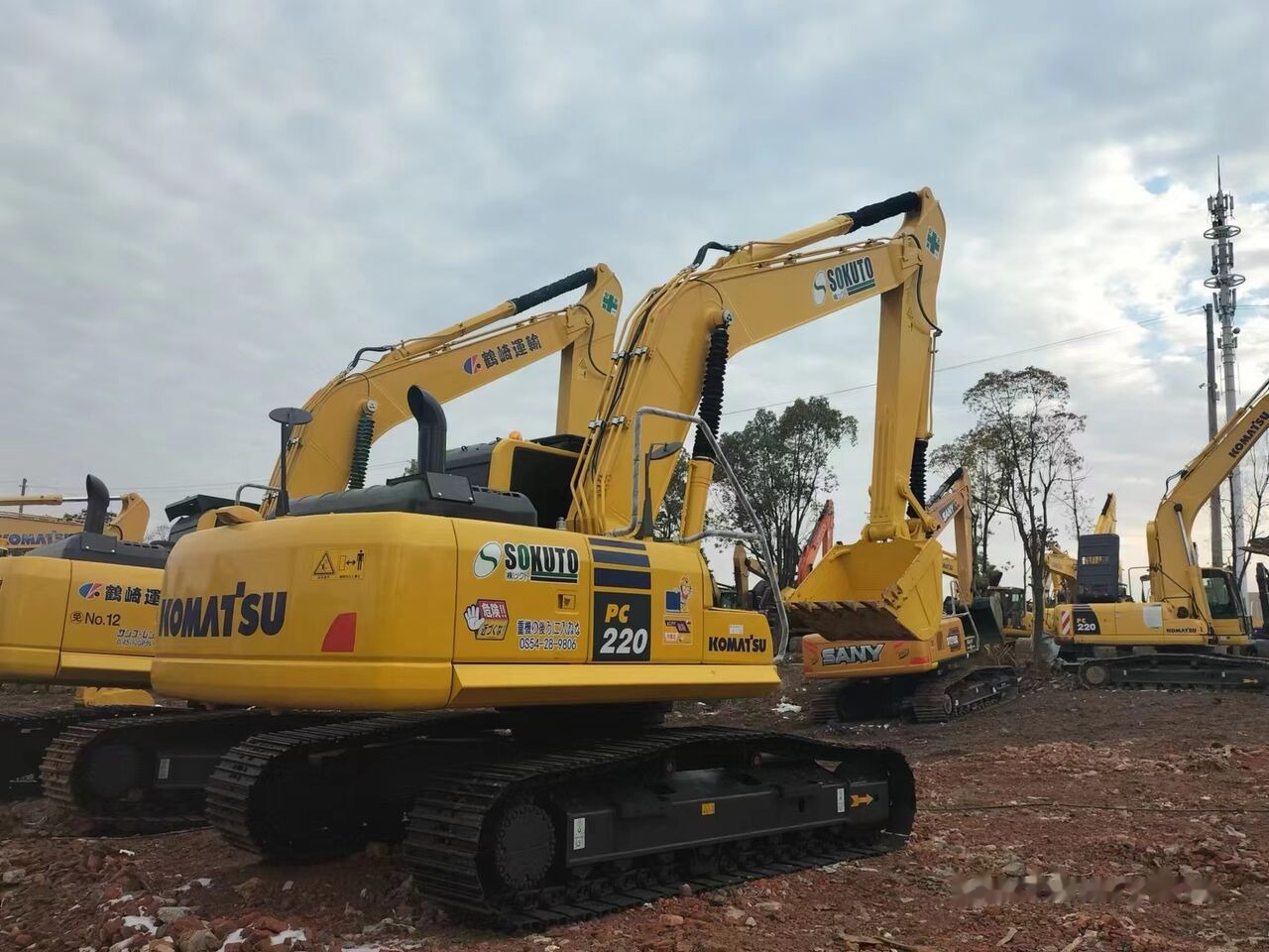Komatsu PC220-8 - מחפר סורק: תמונה 2 Komatsu PC220-8 - מחפר סורק: תמונה 2