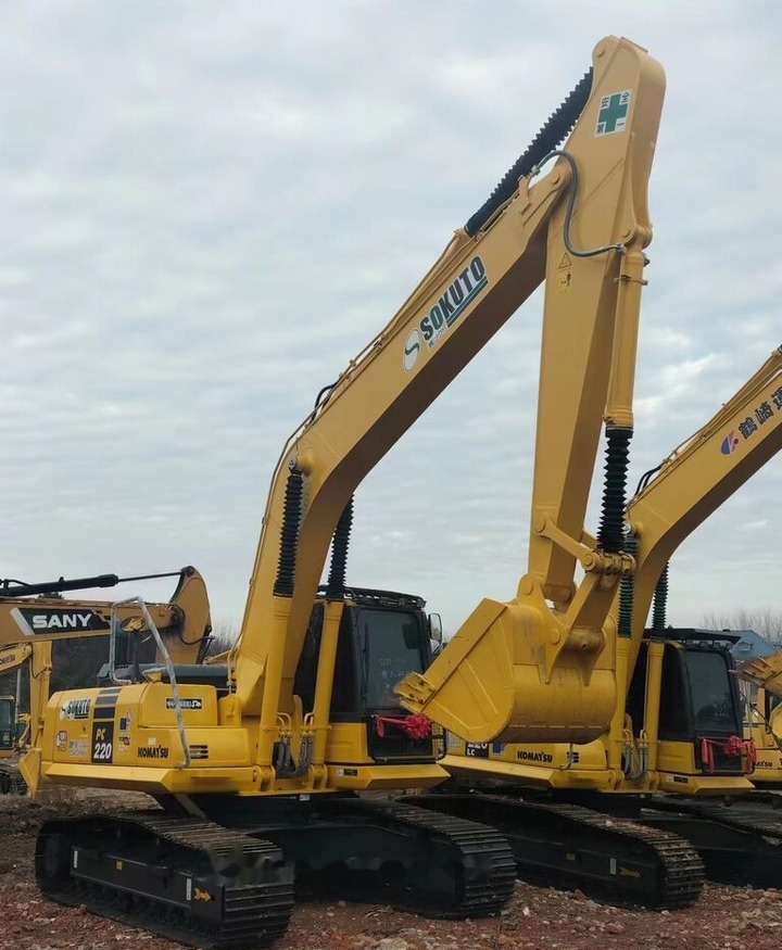 Komatsu PC220-8 - מחפר סורק: תמונה 4 Komatsu PC220-8 - מחפר סורק: תמונה 4
