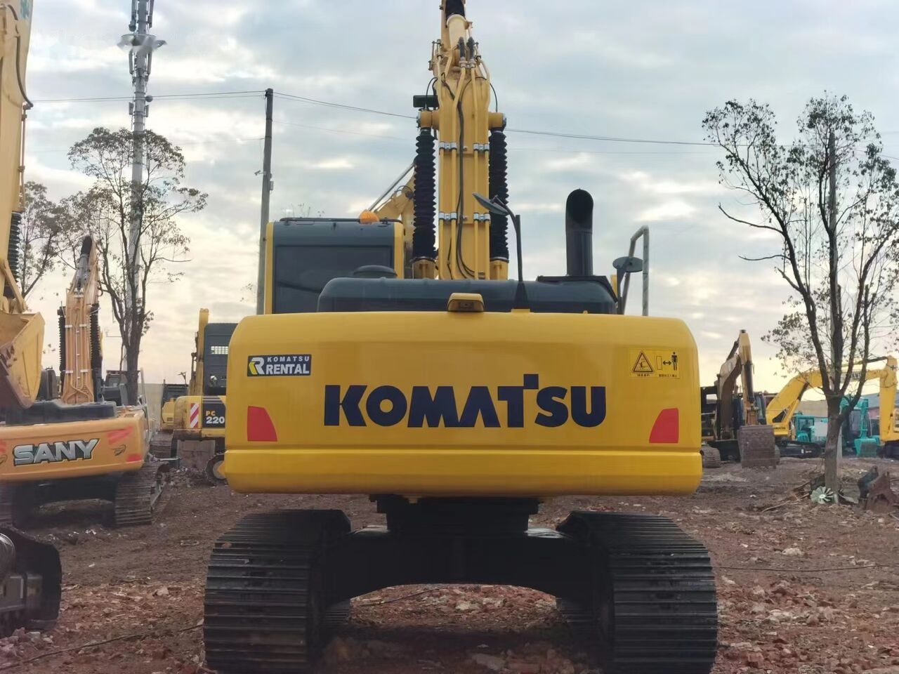 Komatsu PC220-8 - מחפר סורק: תמונה 3 Komatsu PC220-8 - מחפר סורק: תמונה 3