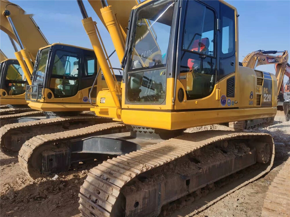 Komatsu PC220 - מחפר סורק: תמונה 3 Komatsu PC220 - מחפר סורק: תמונה 3