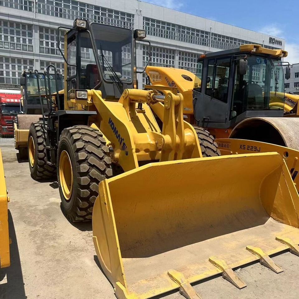 Komatsu WA320 - מעמיס גלגלים: תמונה 3 Komatsu WA320 - מעמיס גלגלים: תמונה 3