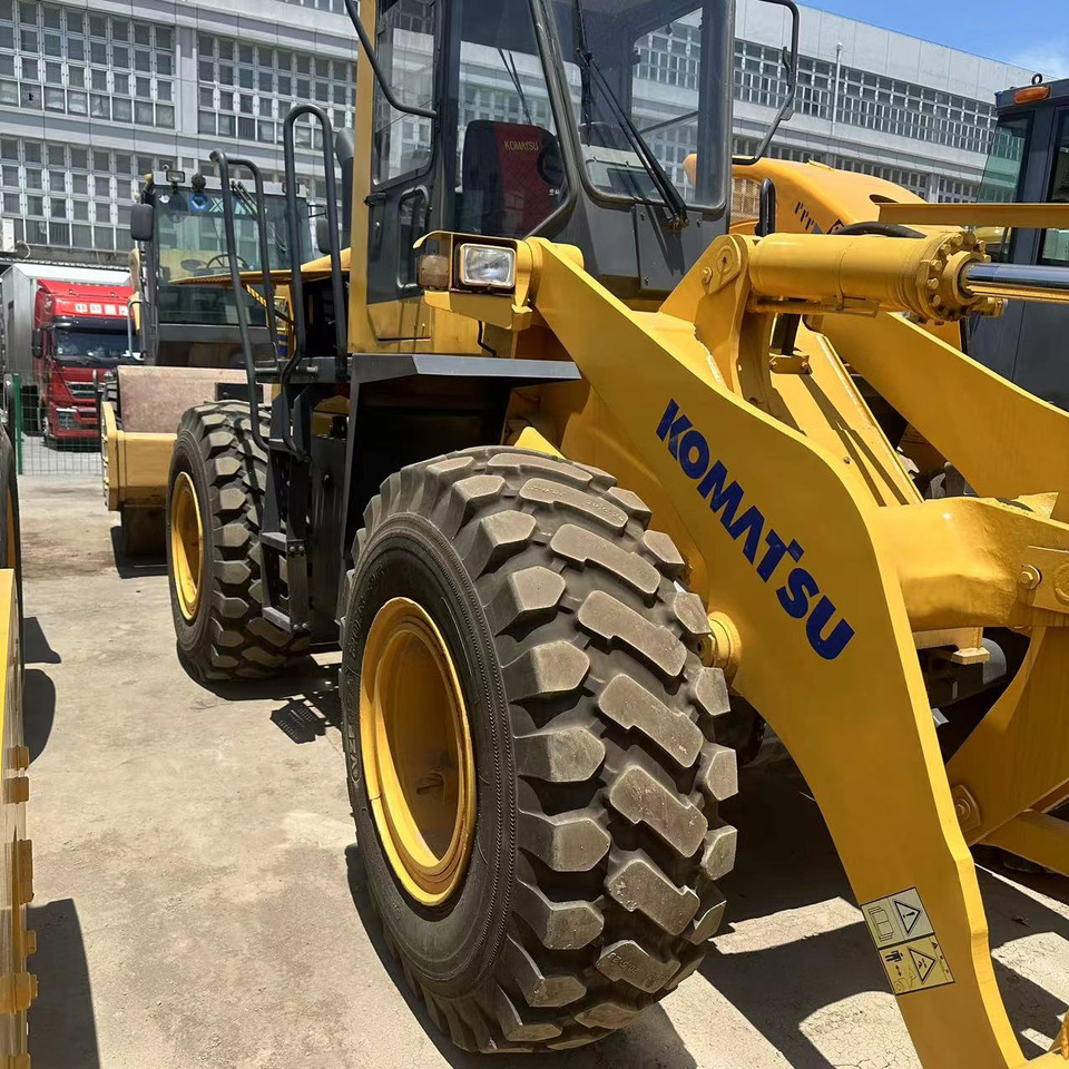 Komatsu WA320 - מעמיס גלגלים: תמונה 2 Komatsu WA320 - מעמיס גלגלים: תמונה 2