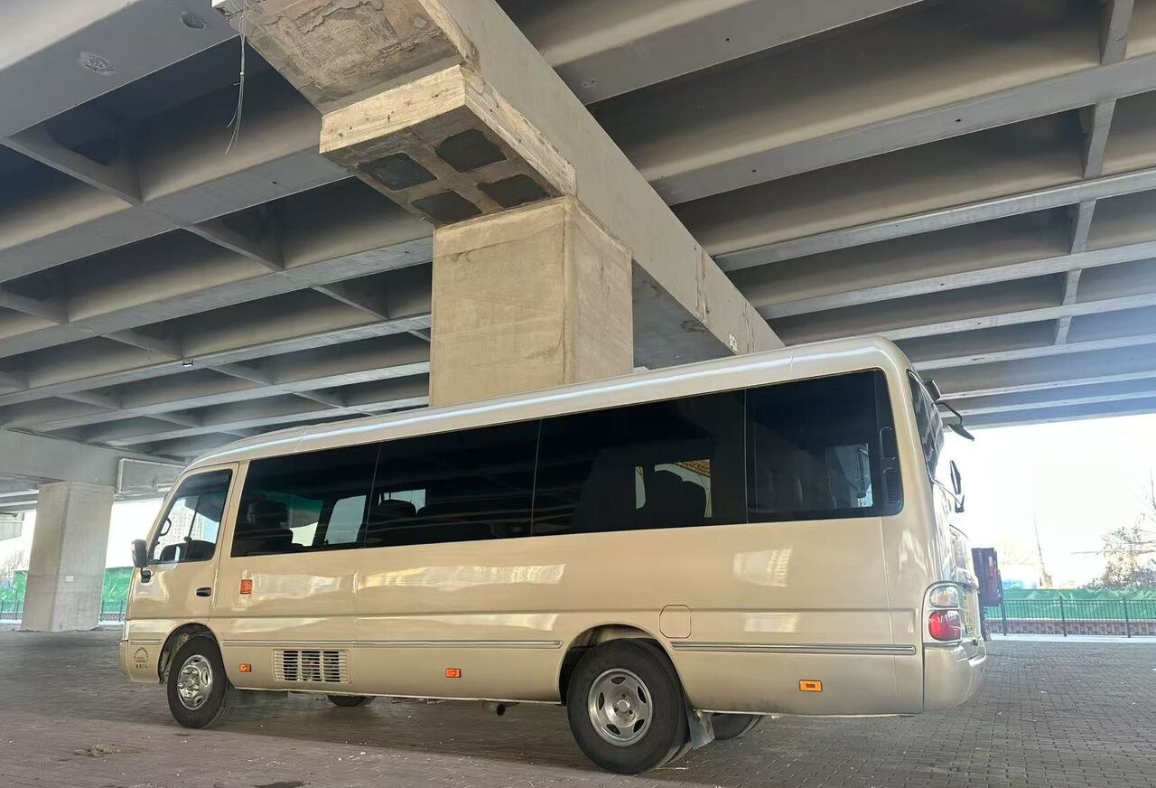 Toyota 1HZ - אוטובוס פרברים: תמונה 1 Toyota 1HZ - אוטובוס פרברים: תמונה 1