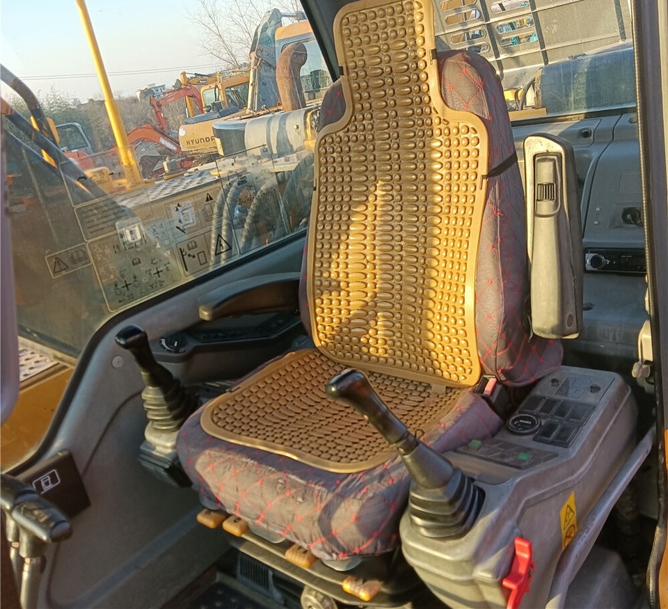 מחפר סורק Volvo EC140B: תמונה 6