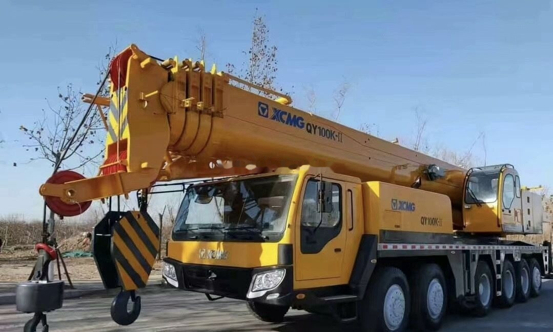 XCMG QY100K - עגורן נייד: תמונה 1 XCMG QY100K - עגורן נייד: תמונה 1