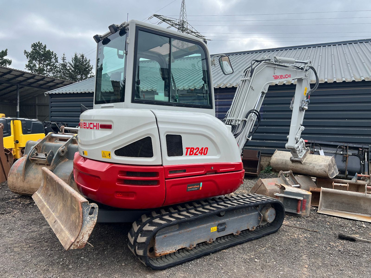 Takeuchi TB 240 DPF V4 - מיני מחפר: תמונה 1 Takeuchi TB 240 DPF V4 - מיני מחפר: תמונה 1
