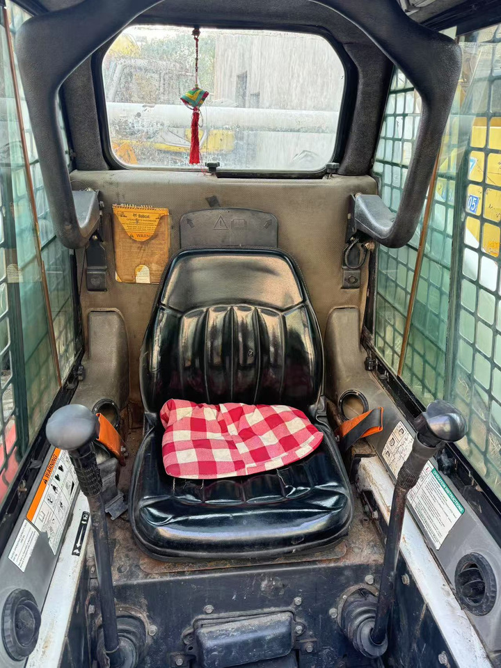 BOBCAT S185 - מעמיס היגוי החלקה: תמונה 4 BOBCAT S185 - מעמיס היגוי החלקה: תמונה 4