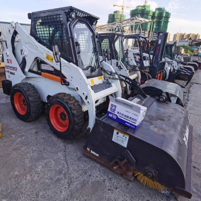 BOBCAT S18 - מעמיס היגוי החלקה: תמונה 1 BOBCAT S18 - מעמיס היגוי החלקה: תמונה 1