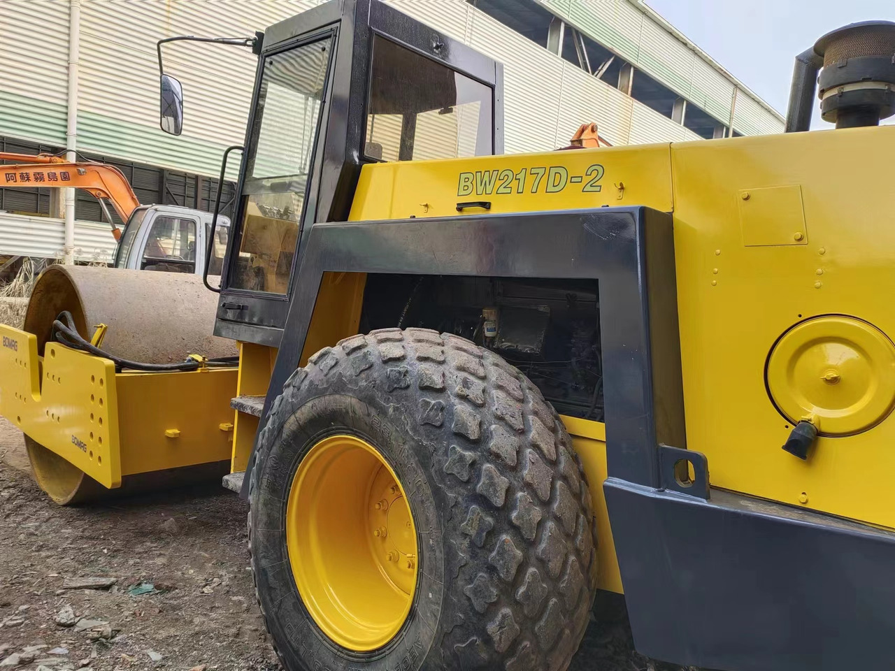 BOMAG BW217D - מדחס: תמונה 4 BOMAG BW217D - מדחס: תמונה 4