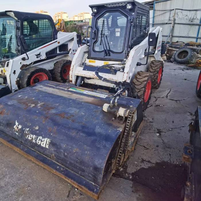 Bobcat S16 - מעמיס היגוי החלקה: תמונה 3 Bobcat S16 - מעמיס היגוי החלקה: תמונה 3