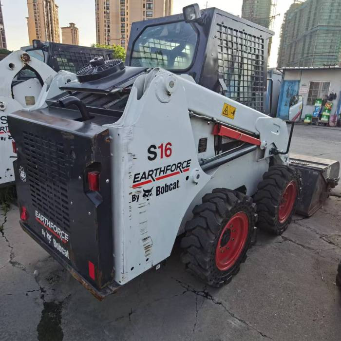 Bobcat S16 - מעמיס היגוי החלקה: תמונה 2 Bobcat S16 - מעמיס היגוי החלקה: תמונה 2