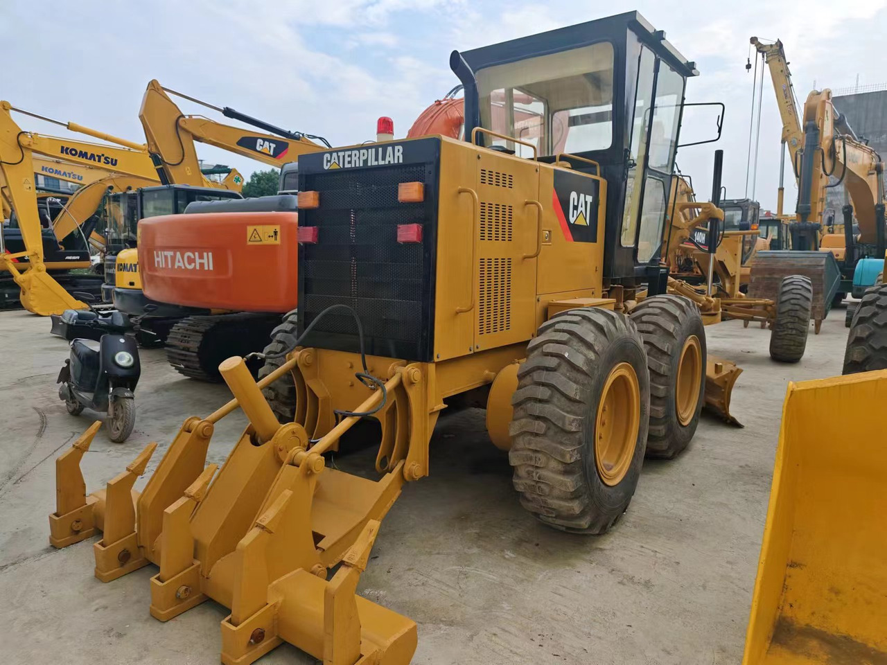 CATERPILLAR 140H - מפלסת: תמונה 2 CATERPILLAR 140H - מפלסת: תמונה 2