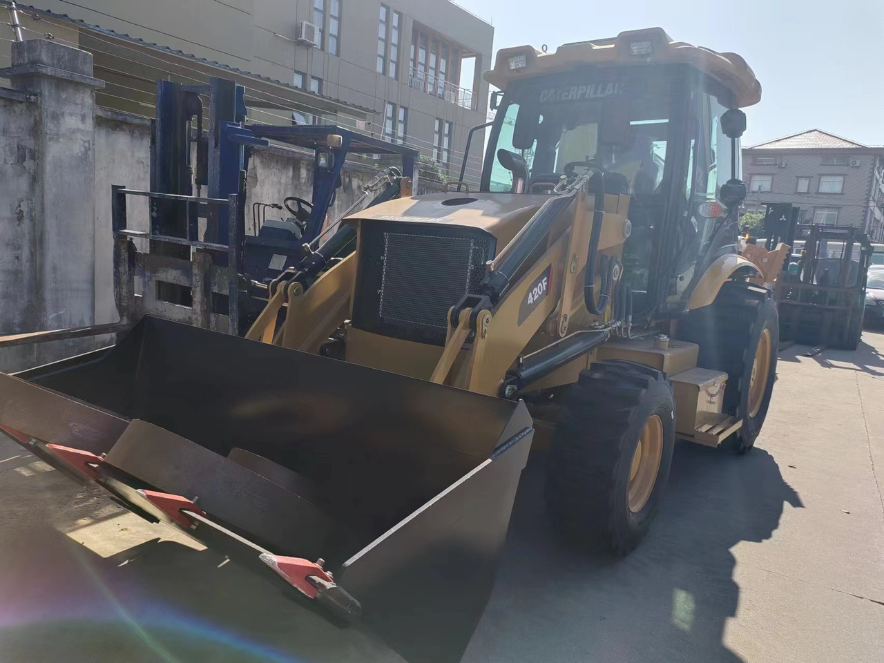 CATERPILLAR 420F - מחפרון: תמונה 2 CATERPILLAR 420F - מחפרון: תמונה 2